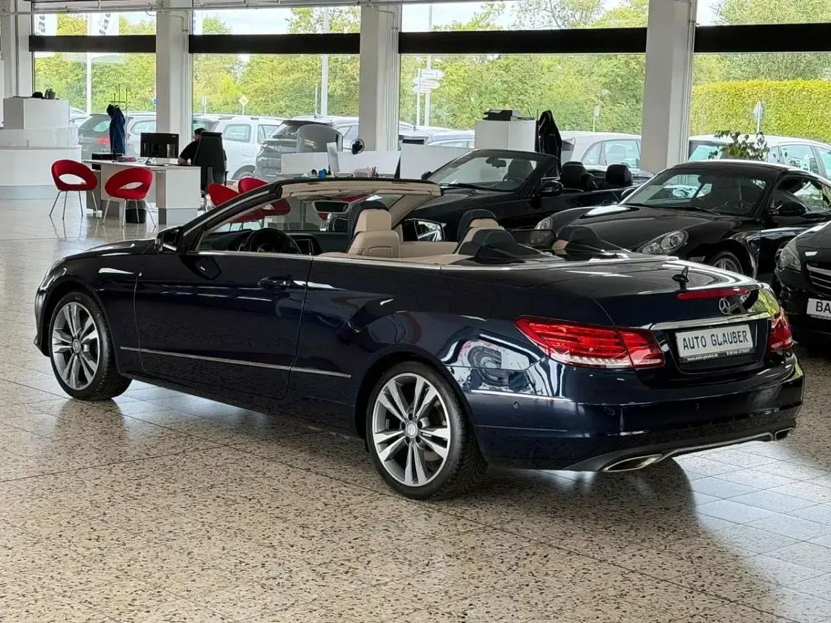 Gebraucht Mercedes E200 184 PS (135 kW) 2014 Blau Cabrio