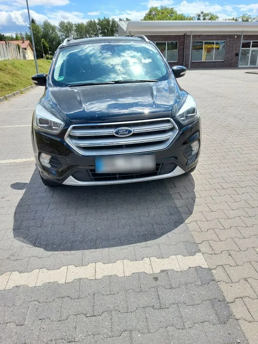 Gebraucht Ford Kuga Titanium 182 PS (133 kW) 2018 Schwarz SUV