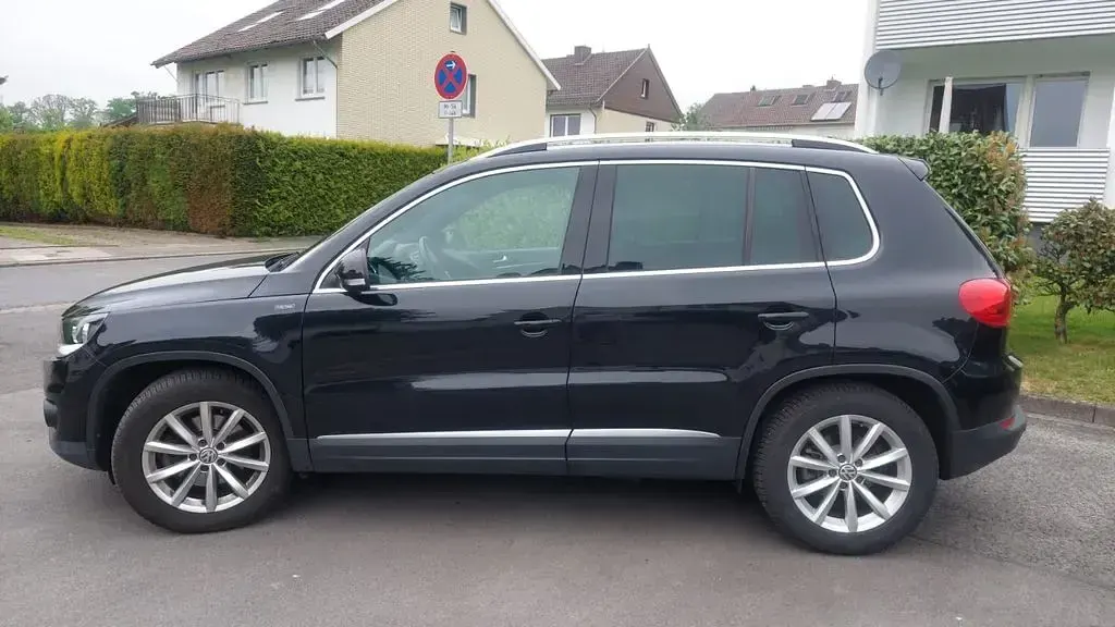Gebraucht VW Tiguan LOUNGE 125 PS (91 kW) 2016 Schwarz SUV