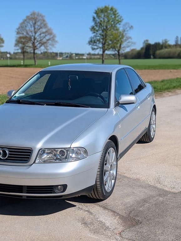 Używany Audi A4 Performance 101 KM (74 kW) 1999 Srebrny Sedan/Limuzyna