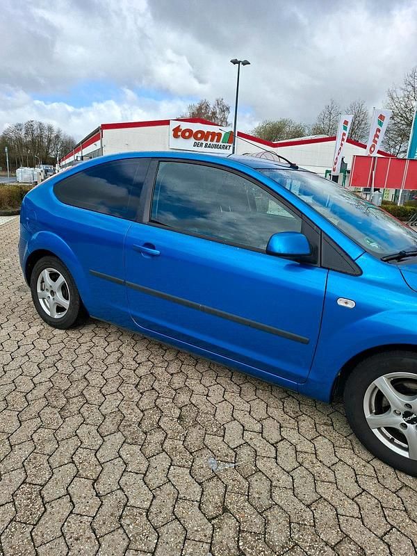Second-hand Ford Focus 115 CP (84 kW) 2005 Albastru Coupe
