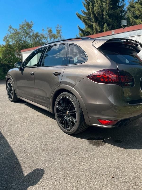 Gebraucht Porsche Cayenne 420 PS (308 kW) 2012 Braun SUV