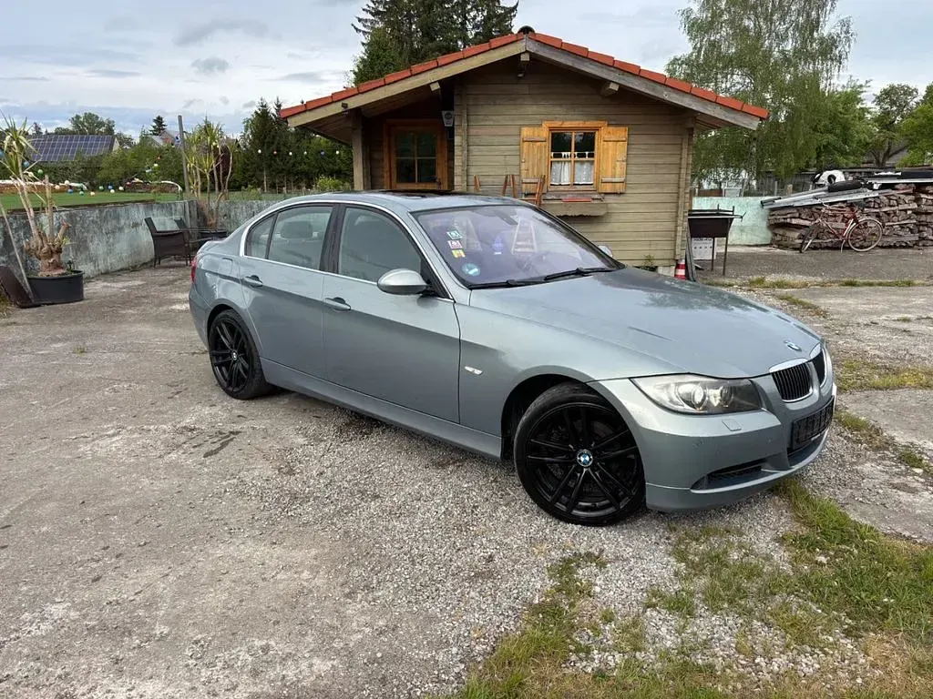 Gebraucht BMW 325 218 PS (160 kW) 2007 Blau Limousine