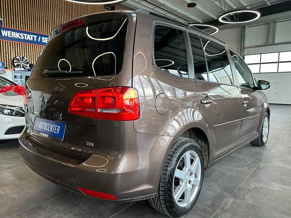 Używany VW Touran 105 KM (77 kW) 2012 Brązowy Minivan