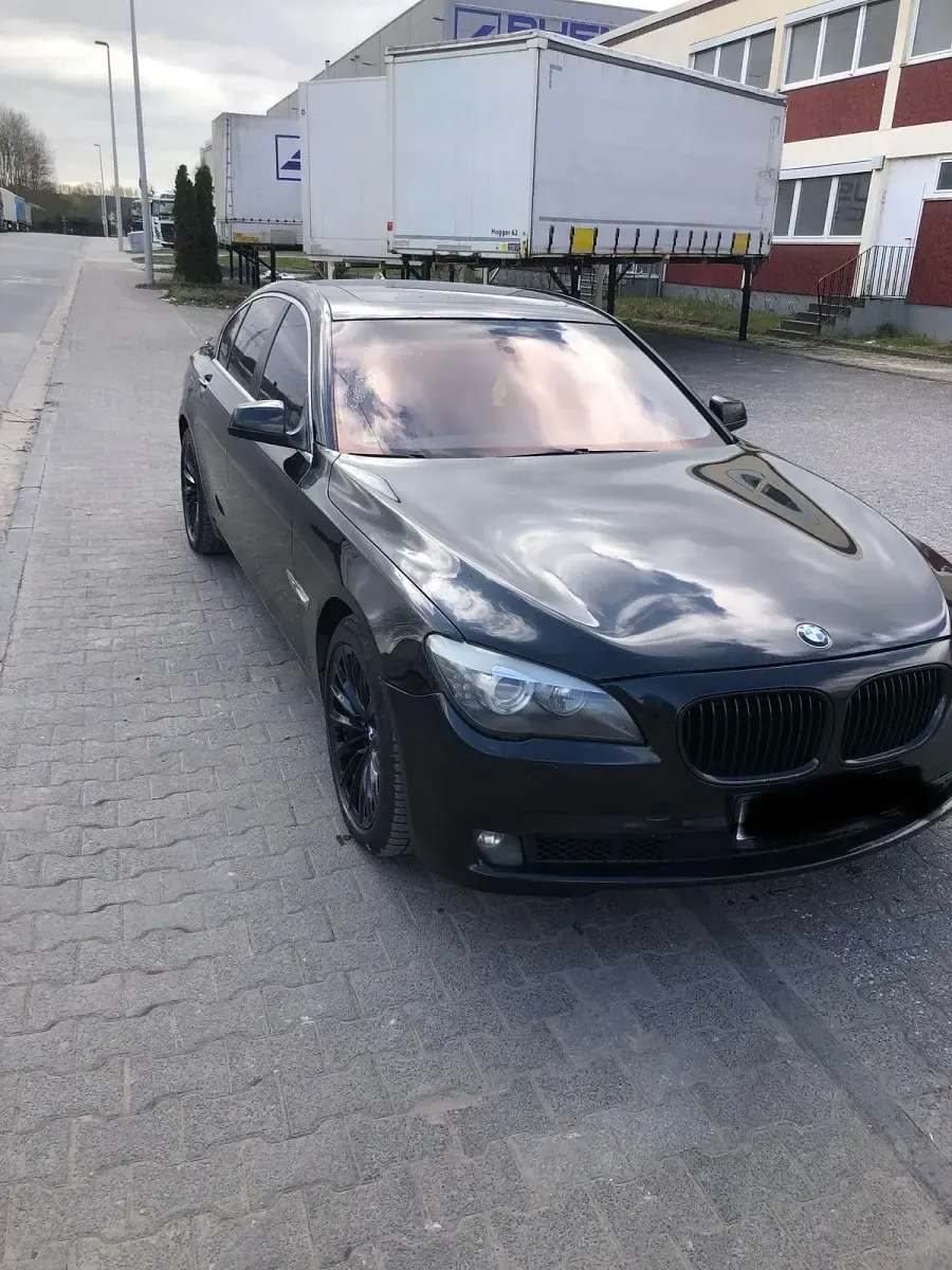 Gebraucht BMW 740 306 PS (225 kW) 2010 Schwarz Limousine