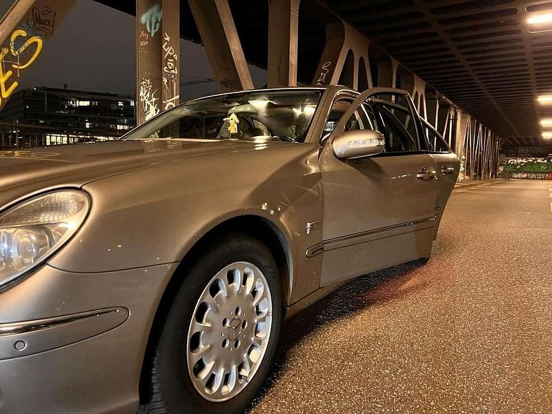 Gebraucht Mercedes E220 Elegance 150 PS (110 kW) 2005 Limousine
