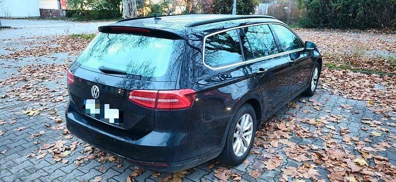 Gebraucht VW Passat Comfortline 120 PS (88 kW) 2017 Schwarz Kombi