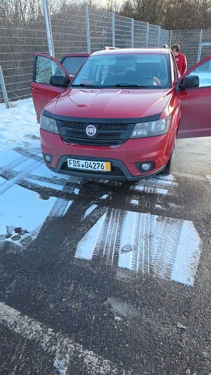 Rot Gebraucht 2014 Fiat Freemont SUV | 10.200 € (Fairer Preis) - Bild 1/4