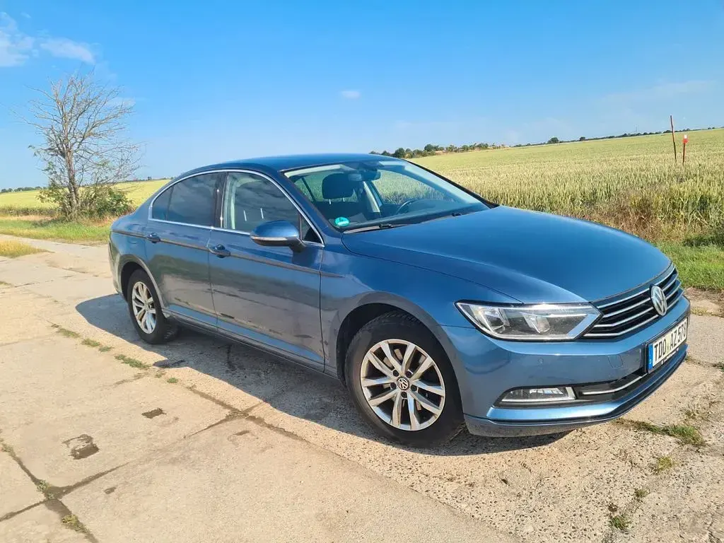 Gebraucht VW Passat Comfortline 150 PS (110 kW) 2016 Blau Limousine