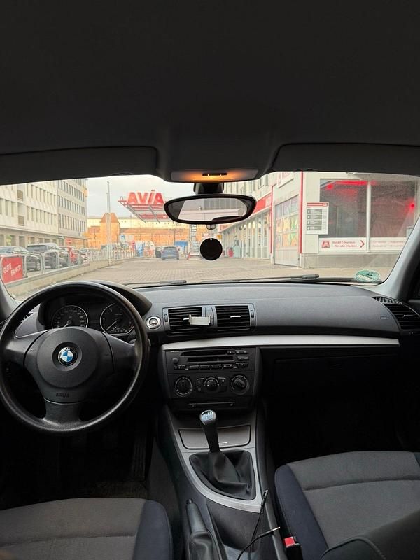 Gebraucht BMW 118 122 PS (89 kW) 2005 Silber Kleinwagen