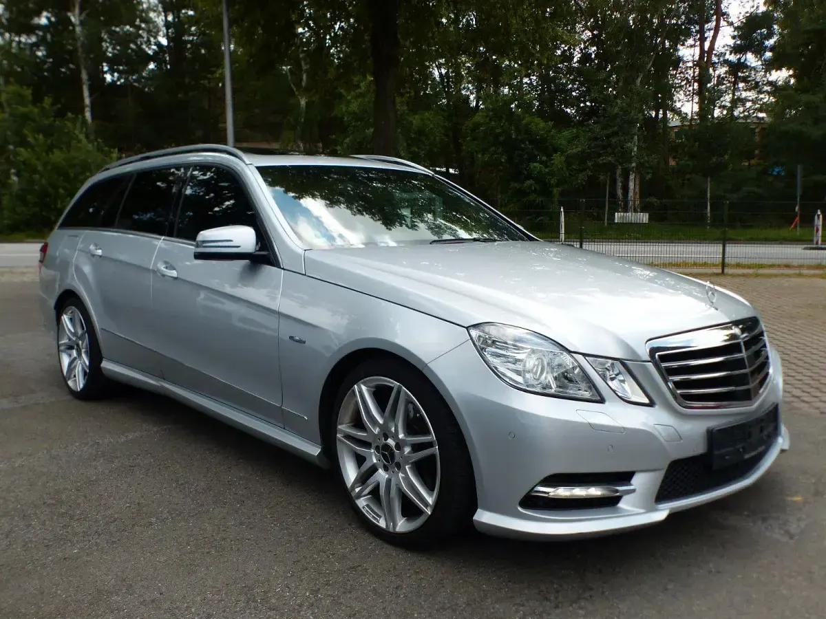 Gebraucht Mercedes E250 AMG line 204 PS (150 kW) 2012 Silber Kombi