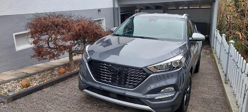 Grau Gebraucht 2018 Hyundai Tucson Trend SUV | 17.400 € (Guter Preis) - Bild 1/4