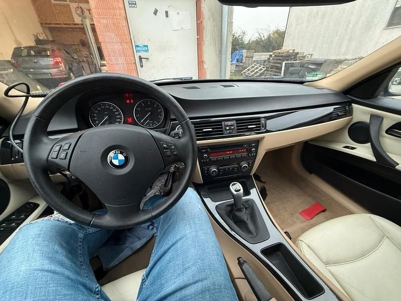 Gebraucht BMW 320 170 PS (125 kW) 2011 Blau Kombi