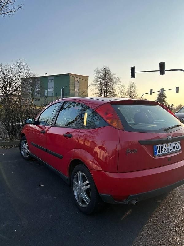 Gebraucht Ford Focus 75 PS (55 kW) 2001 Rot Kleinwagen