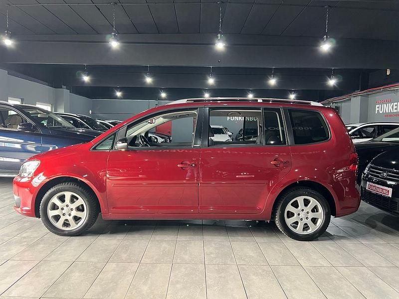 Gebraucht VW Touran Style 105 PS (77 kW) 2012 Rot Van / Kleinbus