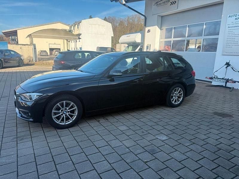 Gebraucht BMW 320 Advantage 190 PS (139 kW) 2018 Schwarz Kombi