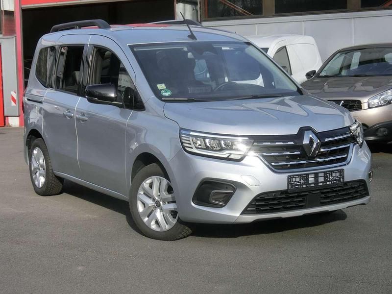 Gebraucht Renault Kangoo Play 131 PS (96 kW) 2023 Silber  grau  metallic Van / Kleinbus
