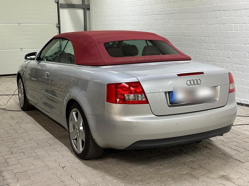 Silber Gebraucht 2006 Audi A4 Cabriolet S-Line Cabrio | 6.980 € (Teuer) - Bild 1/4