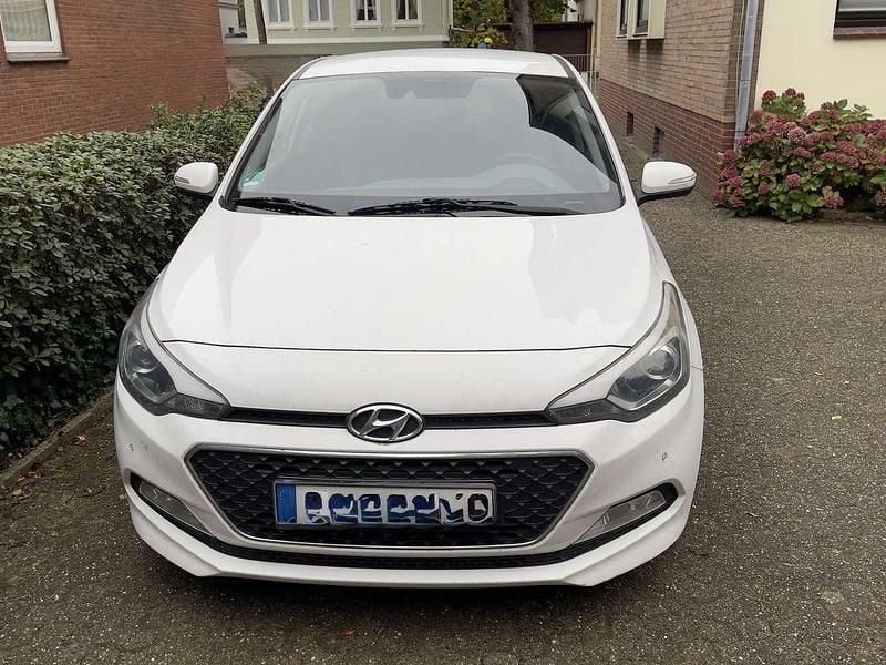 Gebraucht 2015 Hyundai i20 Style Limousine | 4.990 € (Fairer Preis) - Bild 1/3