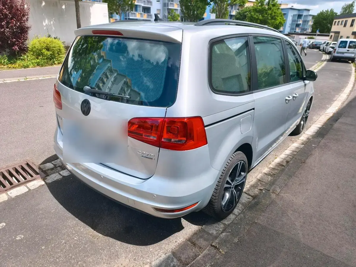 Gebraucht VW Sharan 140 PS (102 kW) 2026 Silber Van / Kleinbus