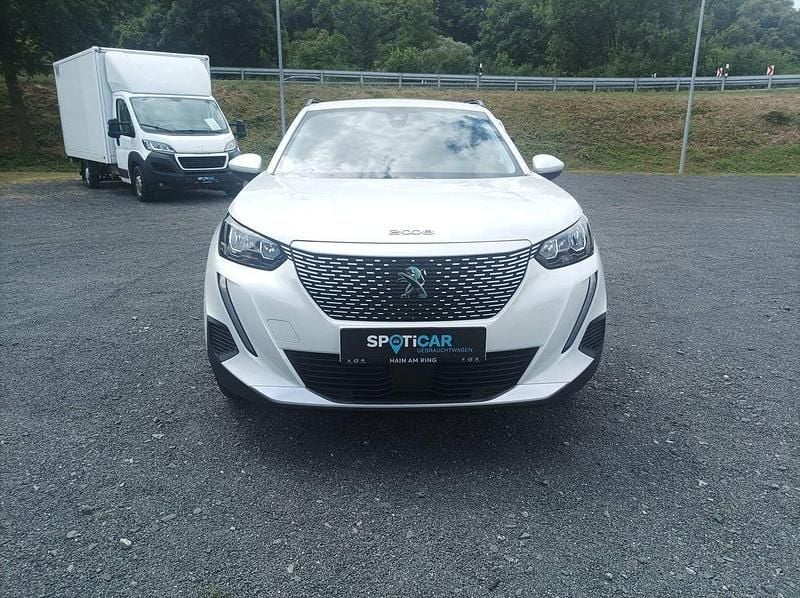 Gebraucht Peugeot e-2008 Allure 100 kW (136 PS) 2021 Weiß SUV