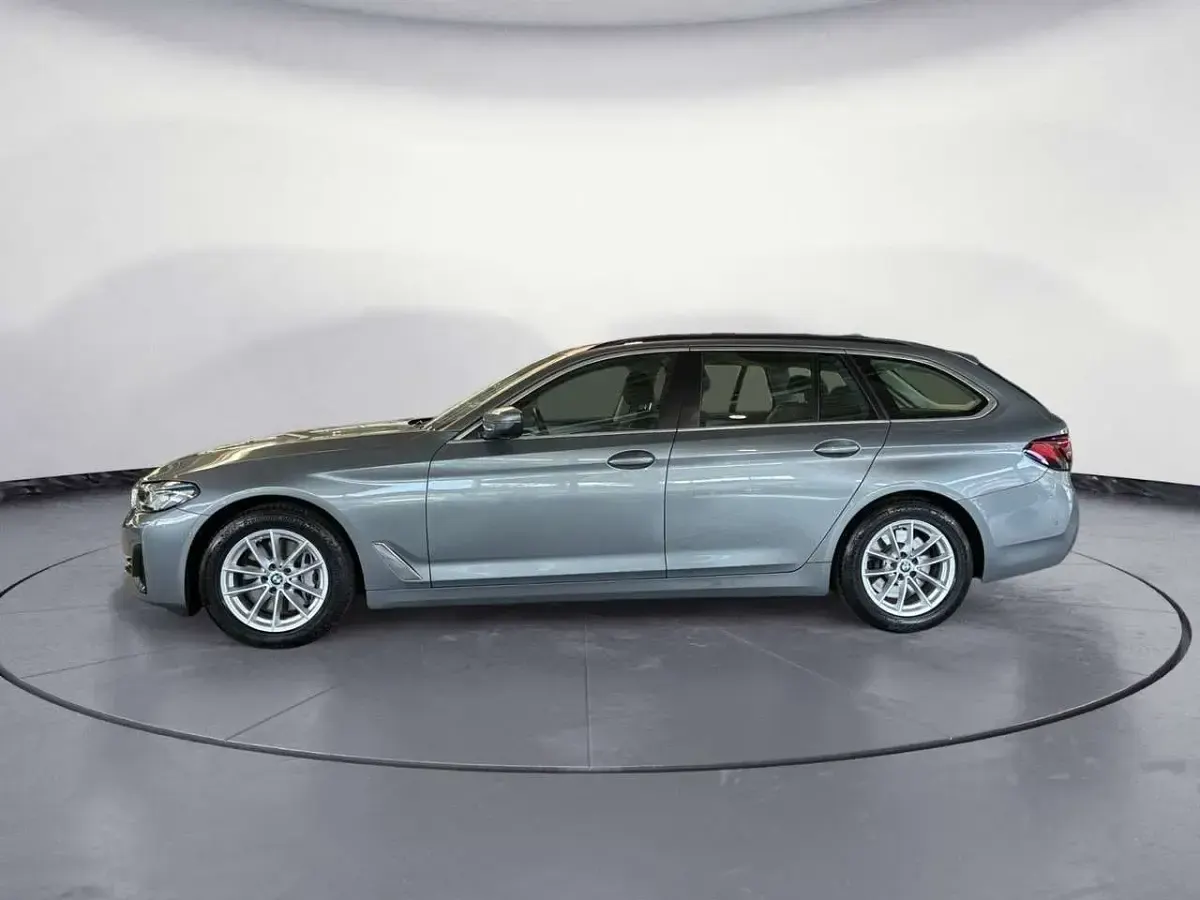 Gebraucht BMW 540 Sport Line 340 PS (250 kW) 2023 Grau Kombi