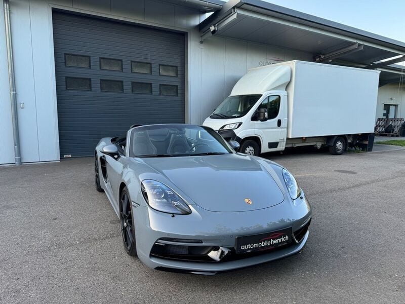 Grau Gebraucht 2024 Porsche 718 Boxster GTS Cabrio | 128.718 € - Bild 1/4