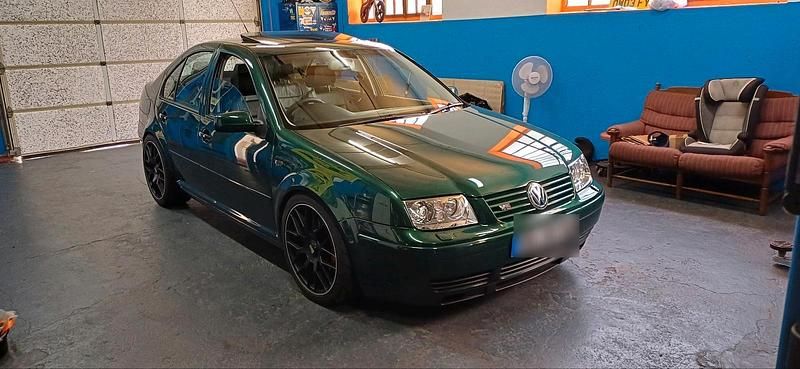 Grün Gebraucht 2003 VW Bora Limousine | 6.500 € - Bild 1/4