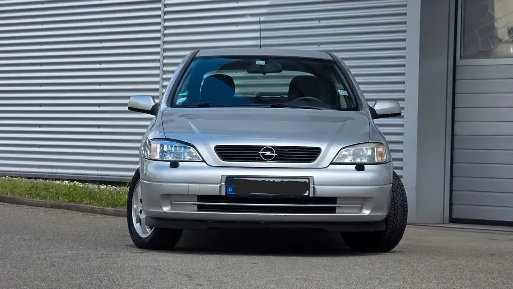 Używany Opel Astra 75 KM (55 kW) 1999 Srebrny Hatchback