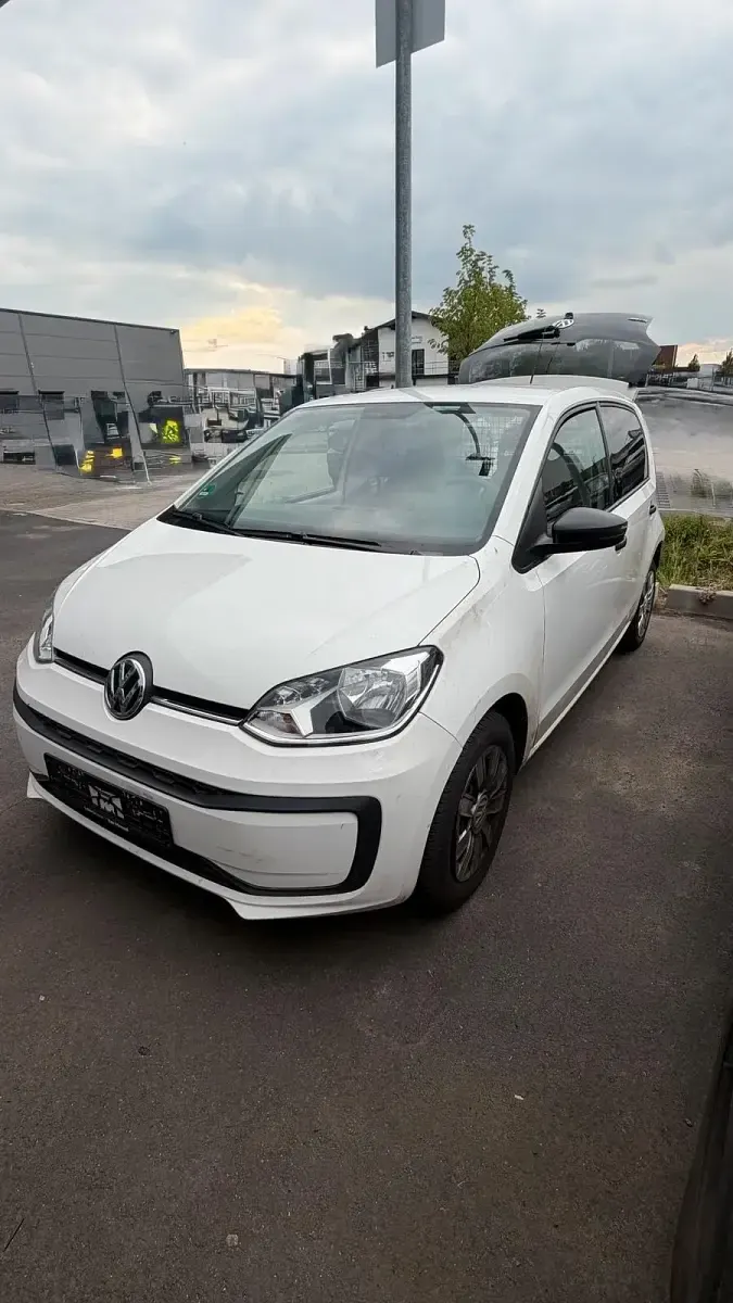 Używany VW up! 60 KM (44 kW) 2018 Biały Hatchback