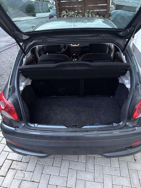 Gebraucht Peugeot 206 Basis 73 PS (53 kW) 2011 Grau Kleinwagen