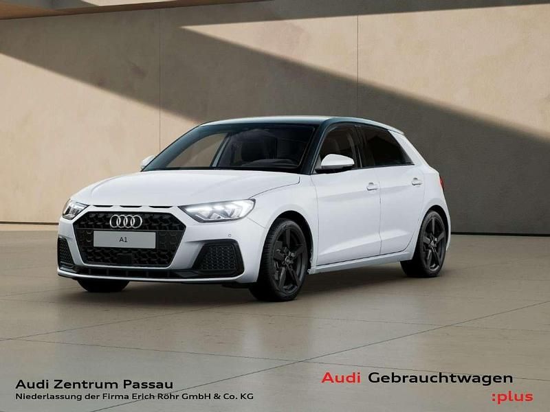 Gletscherweiss metallic/ mythosschwarz metallic Gebraucht 2025 Audi A1 Sportback Advanced Kleinwagen | 28.900 € (Fairer Preis) - Bild 1/4