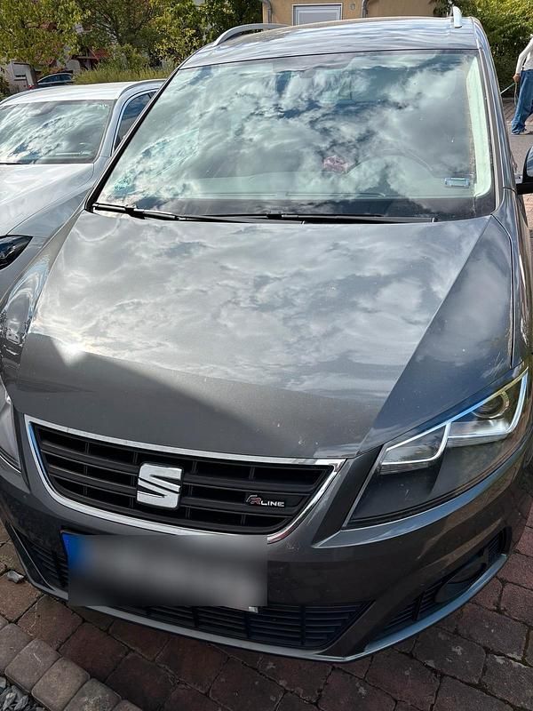 Grau Gebraucht 2017 Seat Alhambra FR-Line Van / Kleinbus | 20.999 € (Superpreis) - Bild 1/4