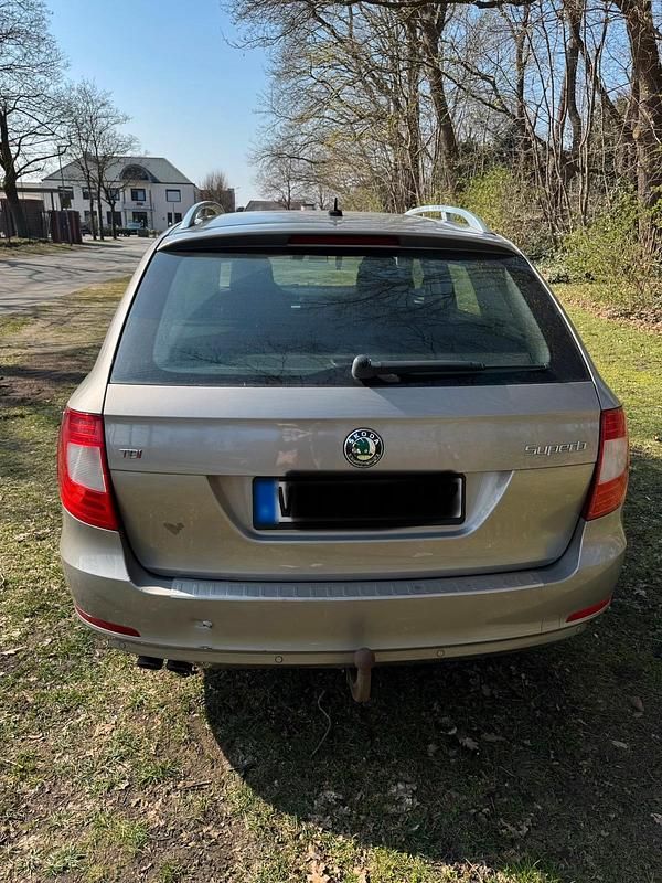 Gebraucht Skoda Superb 140 PS (102 kW) 2010 Braun Kombi