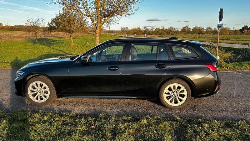 Gebraucht BMW 320 Advantage 184 PS (135 kW) 2020 Schwarz Kombi