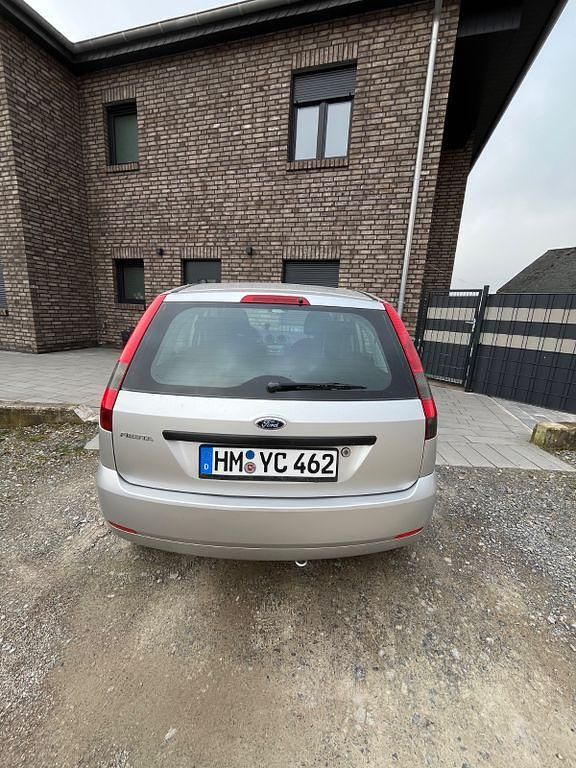 Gebraucht Ford Fiesta 69 PS (50 kW) 2004 Grau Kleinwagen