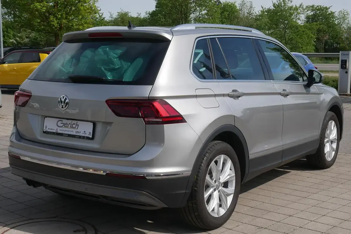 Gebraucht VW Tiguan 179 PS (131 kW) 2016 Tungsten silver metallic SUV