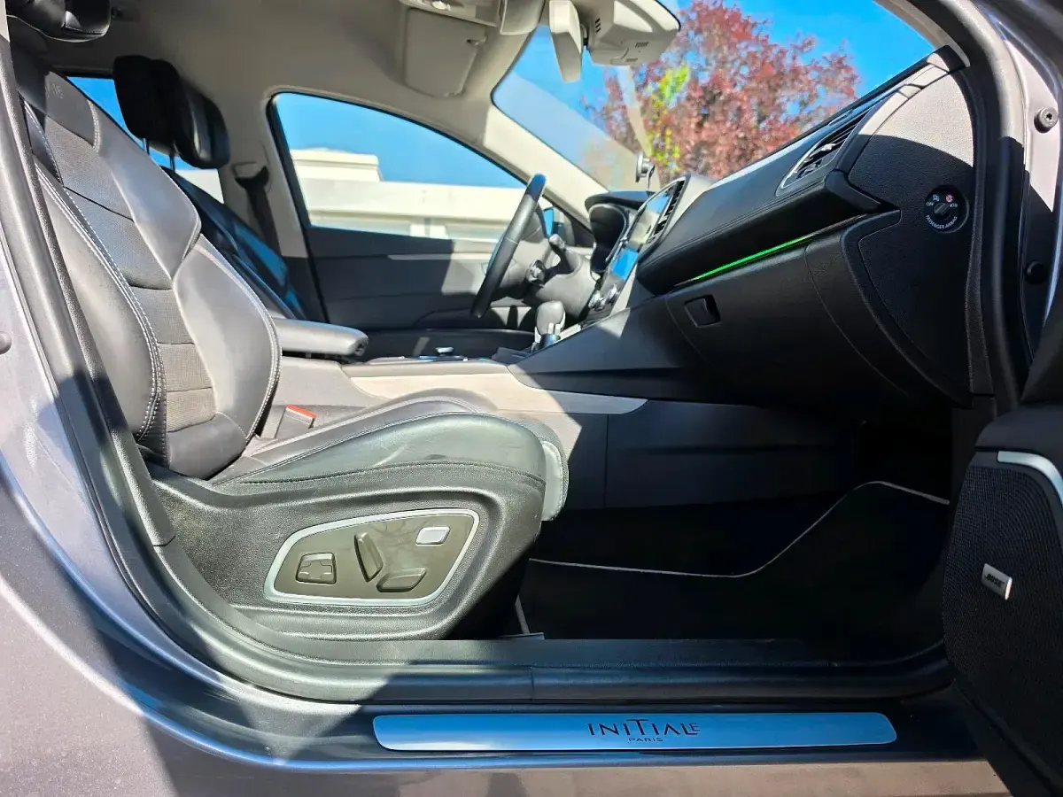 Gebraucht Renault Talisman Initiale Paris 200 PS (147 kW) 2017 Silber Kombi