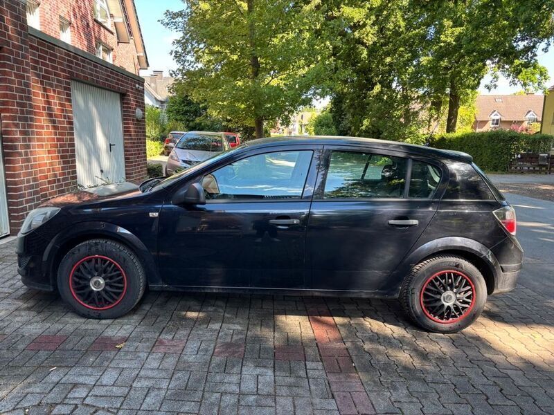 Schwarz Gebraucht 2009 Opel Astra Limousine | 1.400 € (Superpreis) - Bild 1/4