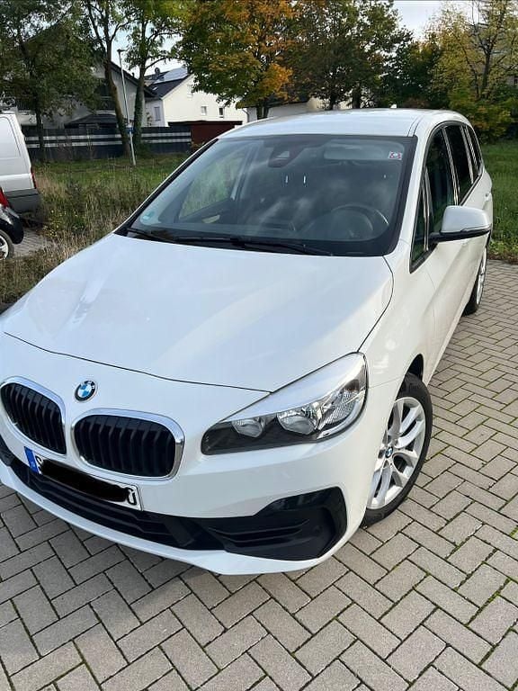 Weiß Gebraucht 2019 BMW 220 Gran Tourer Advantage Van / Kleinbus | 16.000 € (Superpreis) - Bild 1/4
