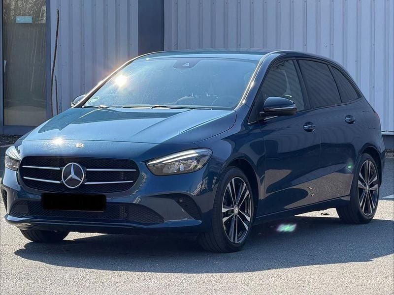 Gebraucht Mercedes B200 Progressive 163 PS (119 kW) 2019 Blau Van / Kleinbus
