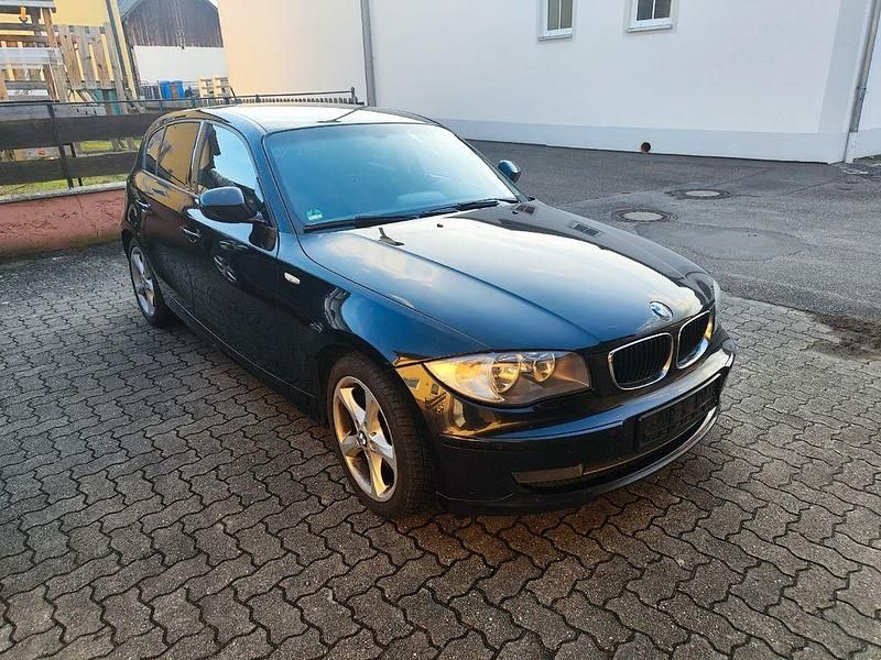 Gebraucht BMW 123 Sport Line 204 PS (150 kW) 2010 Schwarz Kleinwagen