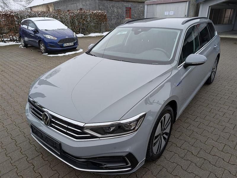 Mondsteingrau Gebraucht 2022 VW Passat GTE Kombi | 22.900 € (Guter Preis) - Bild 1/4