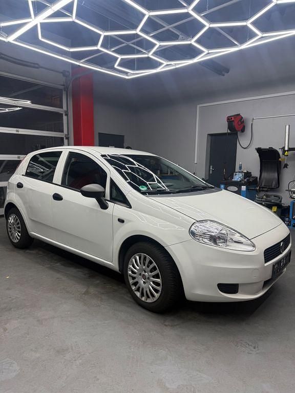 Weiß Gebraucht 2011 Fiat Grande Punto Kleinwagen | 4.500 € - Bild 1/4
