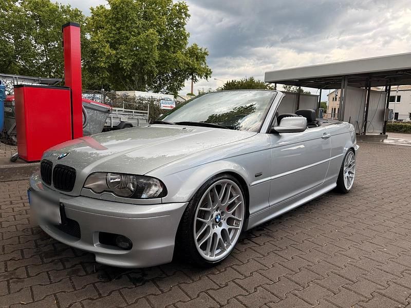Silber Gebraucht 2005 BMW 330 Cabriolet M Sport Cabrio | 11.500 € (Teuer) - Bild 1/4