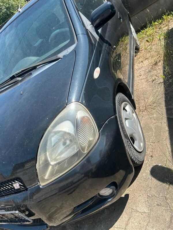 Schwarz Gebraucht 2001 Toyota Yaris Sport Kleinwagen | 1.350 € (Guter Preis) - Bild 1/4