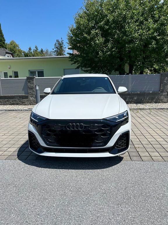 Gebraucht Audi Q8 Ambiente 394 PS (289 kW) 2024 Weiß SUV