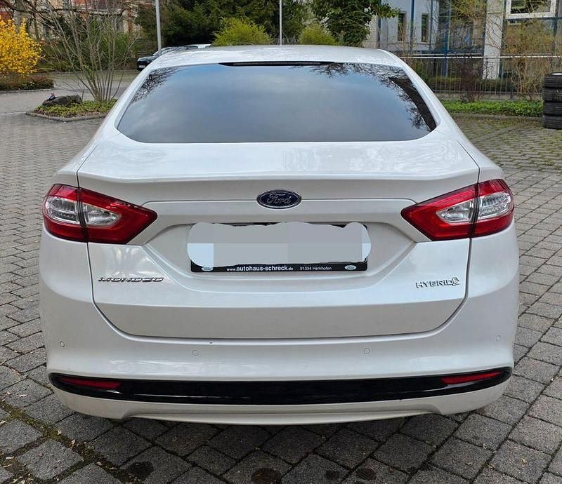 Gebraucht Ford Mondeo 188 PS (138 kW) 2015 Weiß Limousine