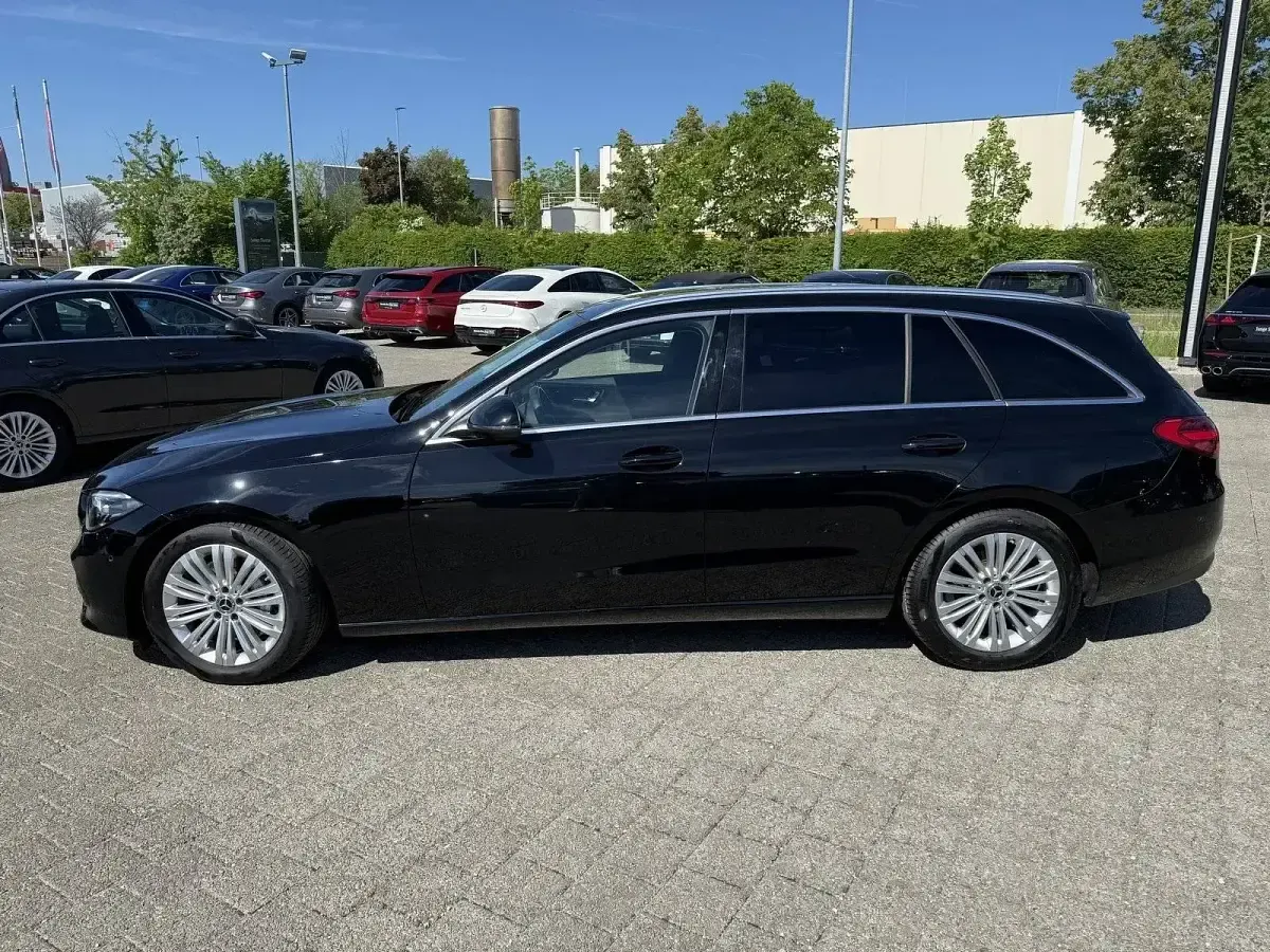 Gebraucht Mercedes C300 Avantgarde 265 PS (194 kW) 2023 Schwarz Kombi