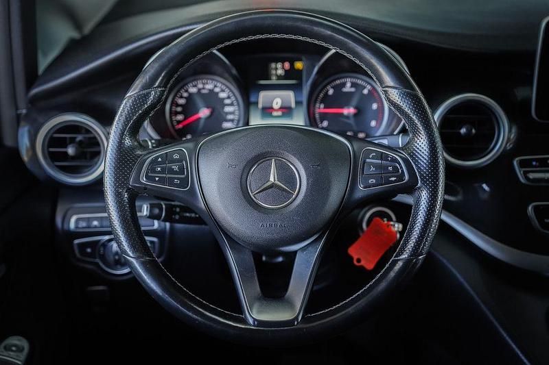 Gebraucht Mercedes V250 190 PS (139 kW) 2017 Blau Van / Kleinbus